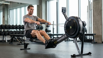 Remo en máquina: claves para mejorar la técnica y evitar lesiones en el entrenamiento