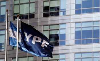 Las acciones de YPF y