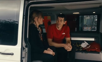 Alex Honnold está esperando, junto