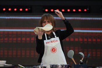 Patricia con las manos en