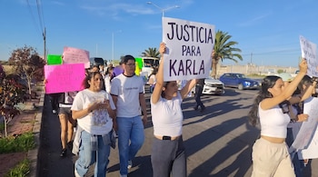 Tras la muerte de Karla Margarita, estudiantes del CUCBA bloquearon vialidades y exigieron justicia, iluminación y transporte seguro.