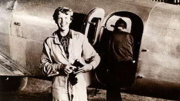 Aprendió a volar con 23 años, cruzó el Atlántico y desapareció sin dejar rastro: el origen de la leyenda de Amelia Earhart