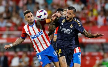 Joselu, del Real Madrid, disputa