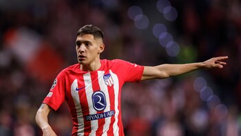 Molina, Azpilicueta y Rayane, en