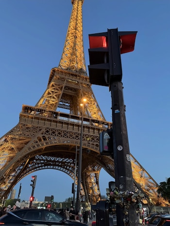 El carrusel de fotos de Ailén Cova y su hija Alaia en París