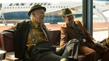 John Malkovich y Sam Rockwell en 'Wild Horse Nine', de Martin McDonagh, película presentada en el Festival de Venecia