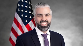 Anthony Rodríguez sostuvo que el Centro de Salud Mental de Miami-Dade requiere garantías de buen funcionamiento y control institucional (CORTESÍA COMISIÓN MIAMI-DADE)