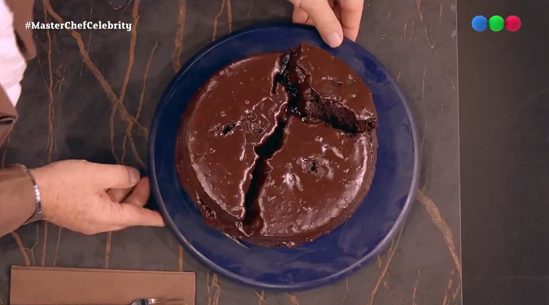La gala del 12 de enero en MasterChef Celebrity exigió a los famosos replicar una torta de chocolate de alta complejidad en solo 60 minutos