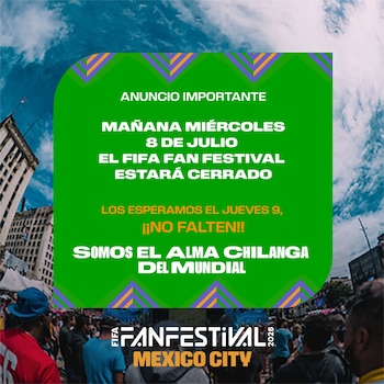 Cartel con anuncio del cierre del FIFA Fan Festival de Ciudad de México el 8 de julio, sobre una fotografía desenfocada de una multitud