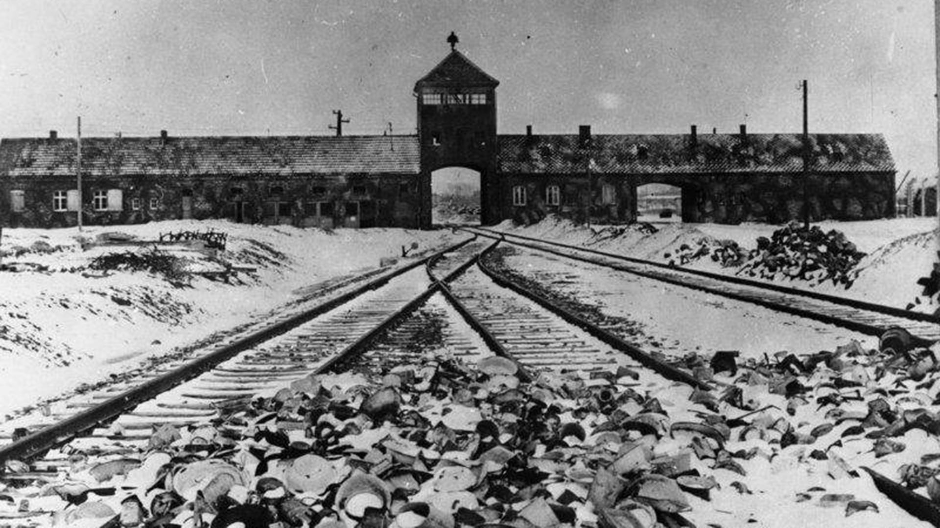 La entrada a Auschwitz-Birkenau, donde más de un millón de personas fueron asesinadas por el régimen nazi.