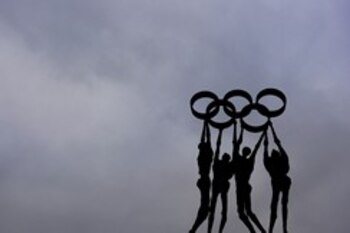 A sculpture representing people carrying