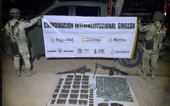 Las fuerzas federales ejecutaron una decena de operativos en Culiacán, Badiraguato, Elota y Concordia entre el 15 y el 18 de mayo de 2026, con saldo de varios detenidos, decenas de armas largas, explosivos improvisados, 12 drones inhabilitados, laboratorios de metanfetamina desmantelados y más de 1,500 litros de precursores químicos asegurados. Crédito: Especial