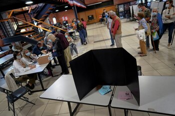 Blue 'No' and pink 'Yes' ballots for a referendum on whether or not to eliminate 135 articles of the Urgent Consideration Act are seen at a polling station in Montevideo, Uruguay March 27, 2022. REUTERS/Mariana Greif