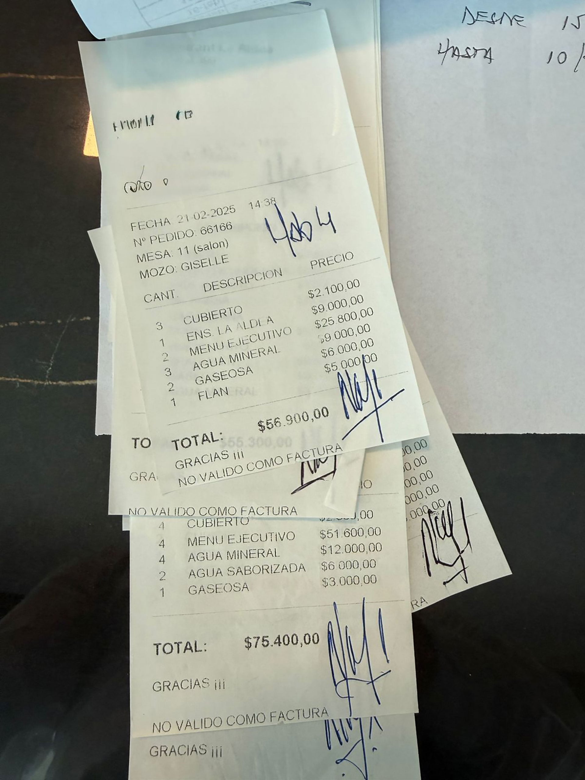 Los tickets firmados por Navarro Montoya