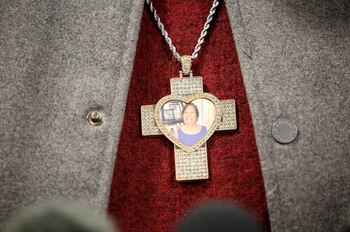 Wayne Jones, con un medallón