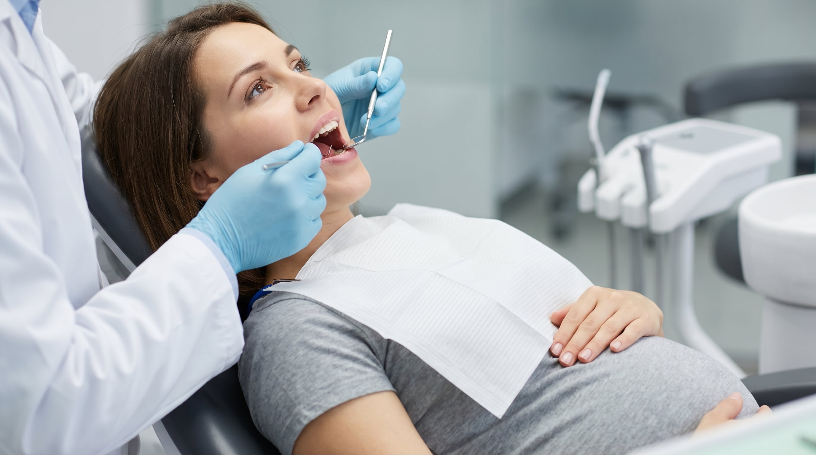 La salud oral durante el embarazo puede influir en complicaciones como parto prematuro, bajo peso del bebé y preeclampsia (Imagen Ilustrativa Infobae)