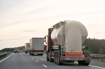 Con el diésel acumulando una variación de más de 40% desde comienzos del año para los vehículos pesados, el combustible vuelve así a ocupar un lugar central en la relación entre transportistas y cargadores (Foto: Shutterstock)