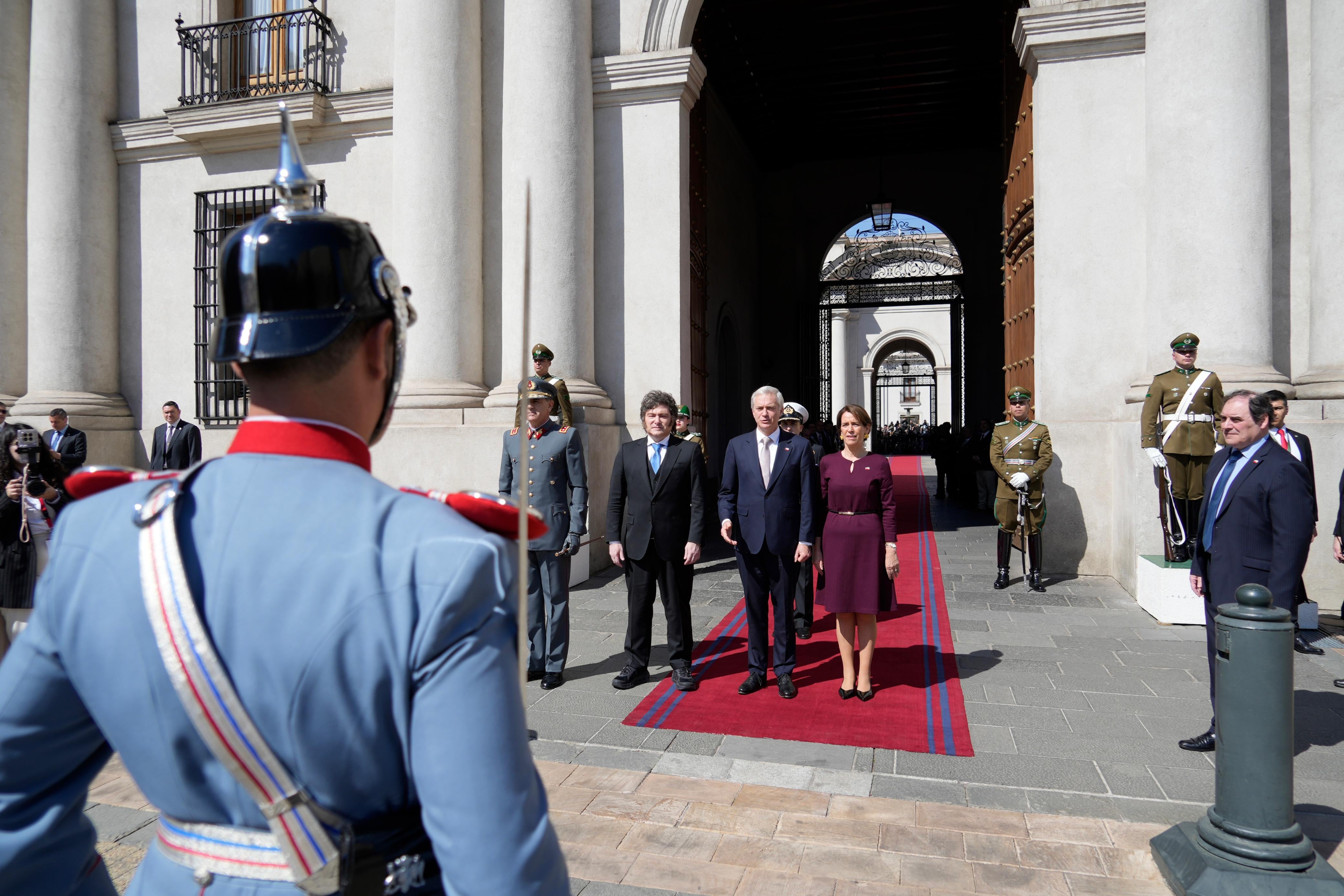 Javier Milei, José Antonio Kast y la primera dama, María Pía Adriasola