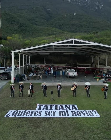 El cartel con el que le pidió Leal a Tatiana ser su novia.
