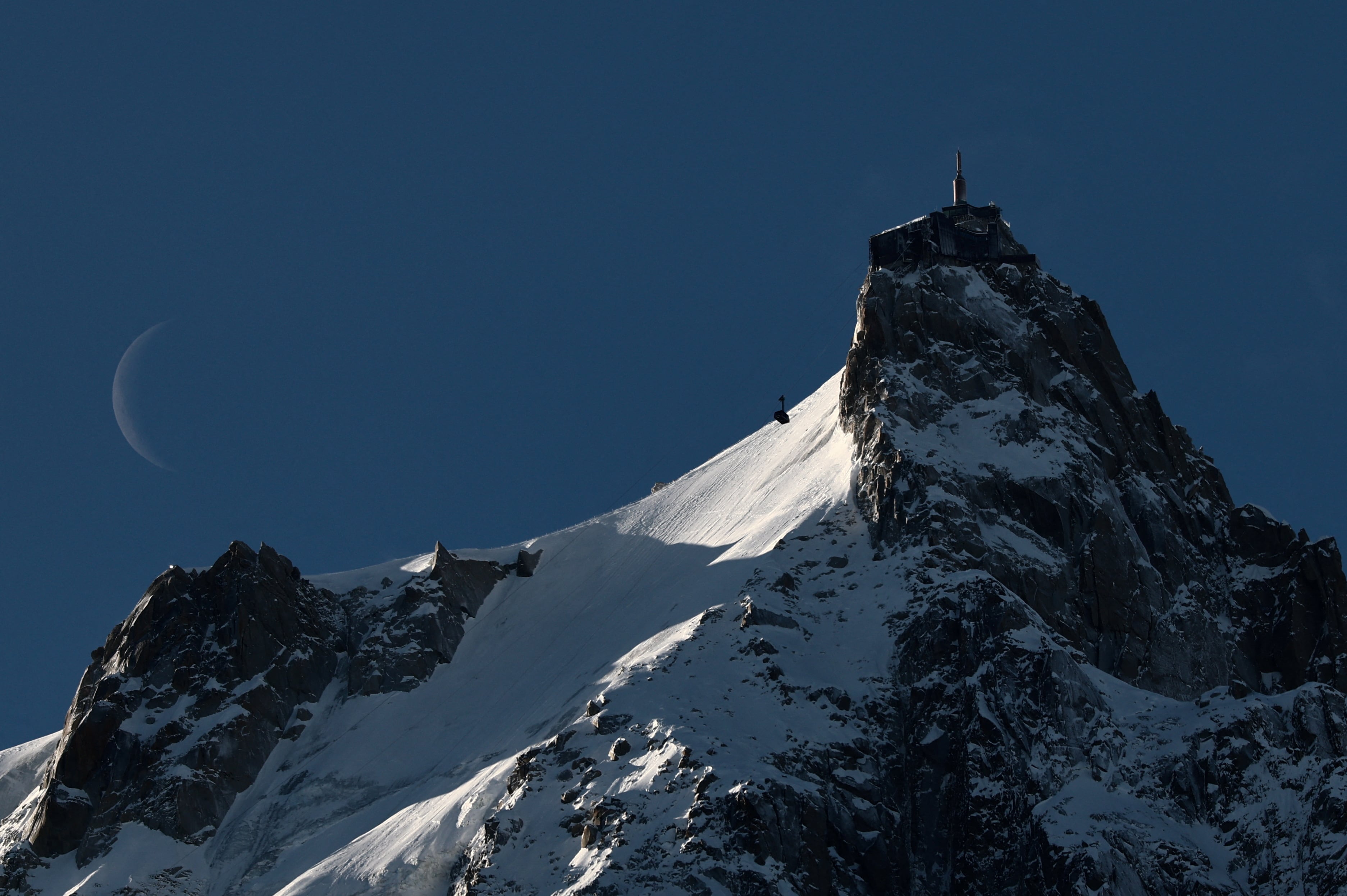 La medición de 2026 situó la altitud del Monte Blanc en 4.807 metros según la capa de nieve acumulada (REUTERS/Gonzalo Fuentes)