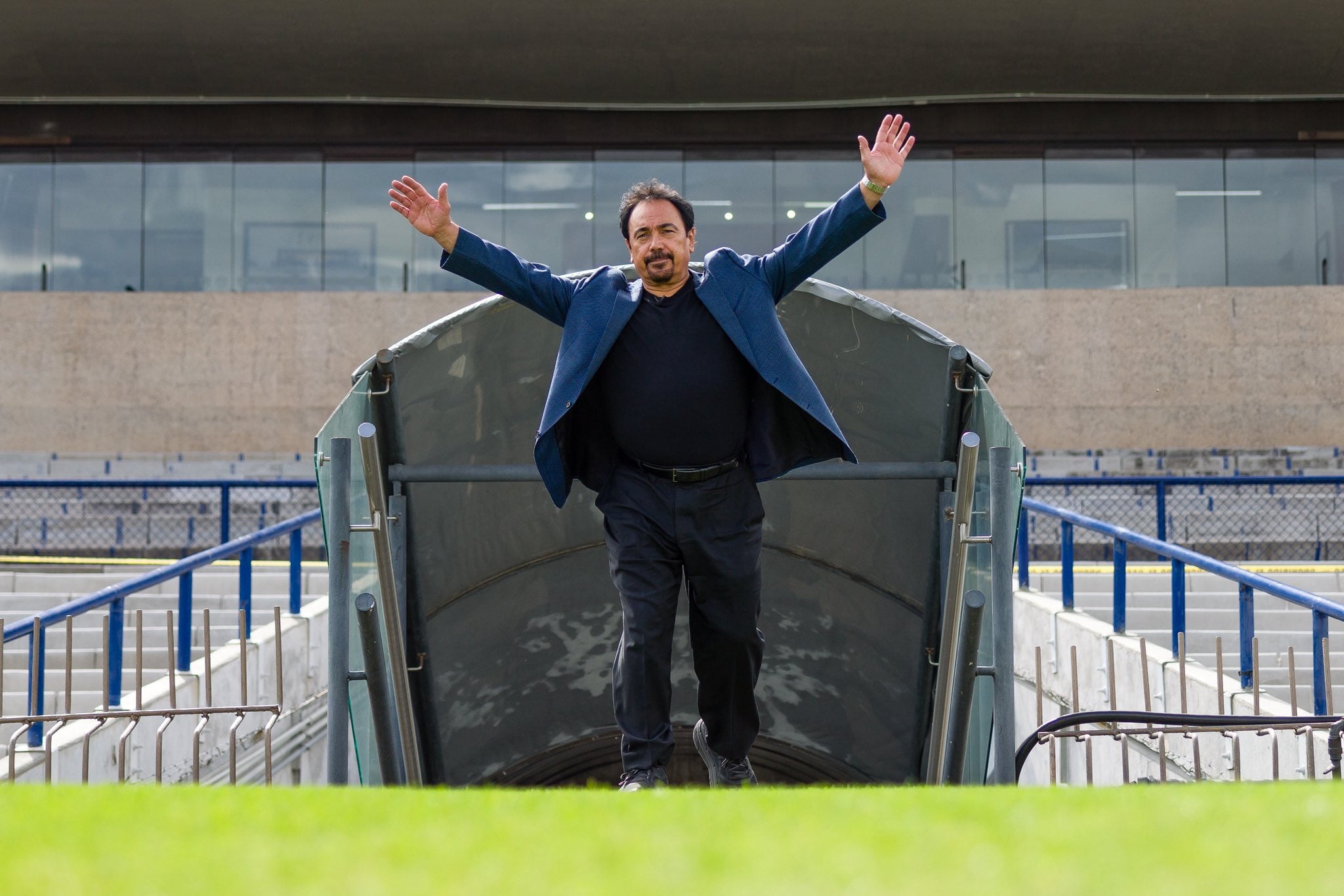 Los canteranos auriazules formarán un pasillo de honor para recibir al Pentapichichi en la cancha de Ciudad Universitaria. (X/ @PumasMX)