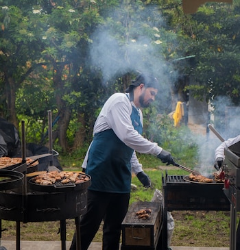 El Papá de los Asados resalta el valor de la cocina al fuego como punto de encuentro.