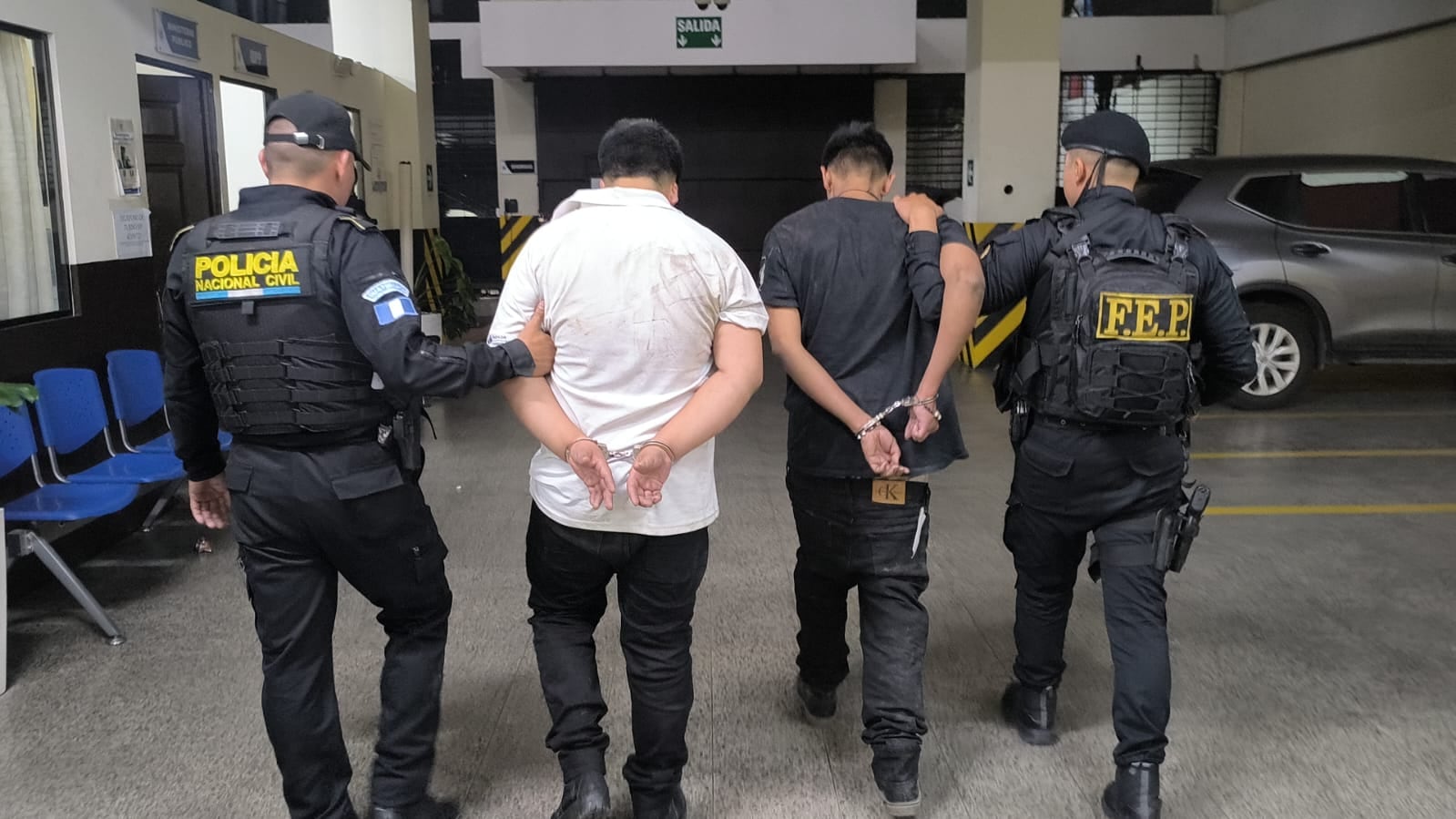 Los detenidos fueron identificados como José Gómez Muñoz, alias “Java” o “Cochiloco”, y Jeremy Culajay Cahueque, alias “Popi”. (PNC de Guatemala)