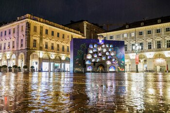 Calles y plazas semidesiertas el