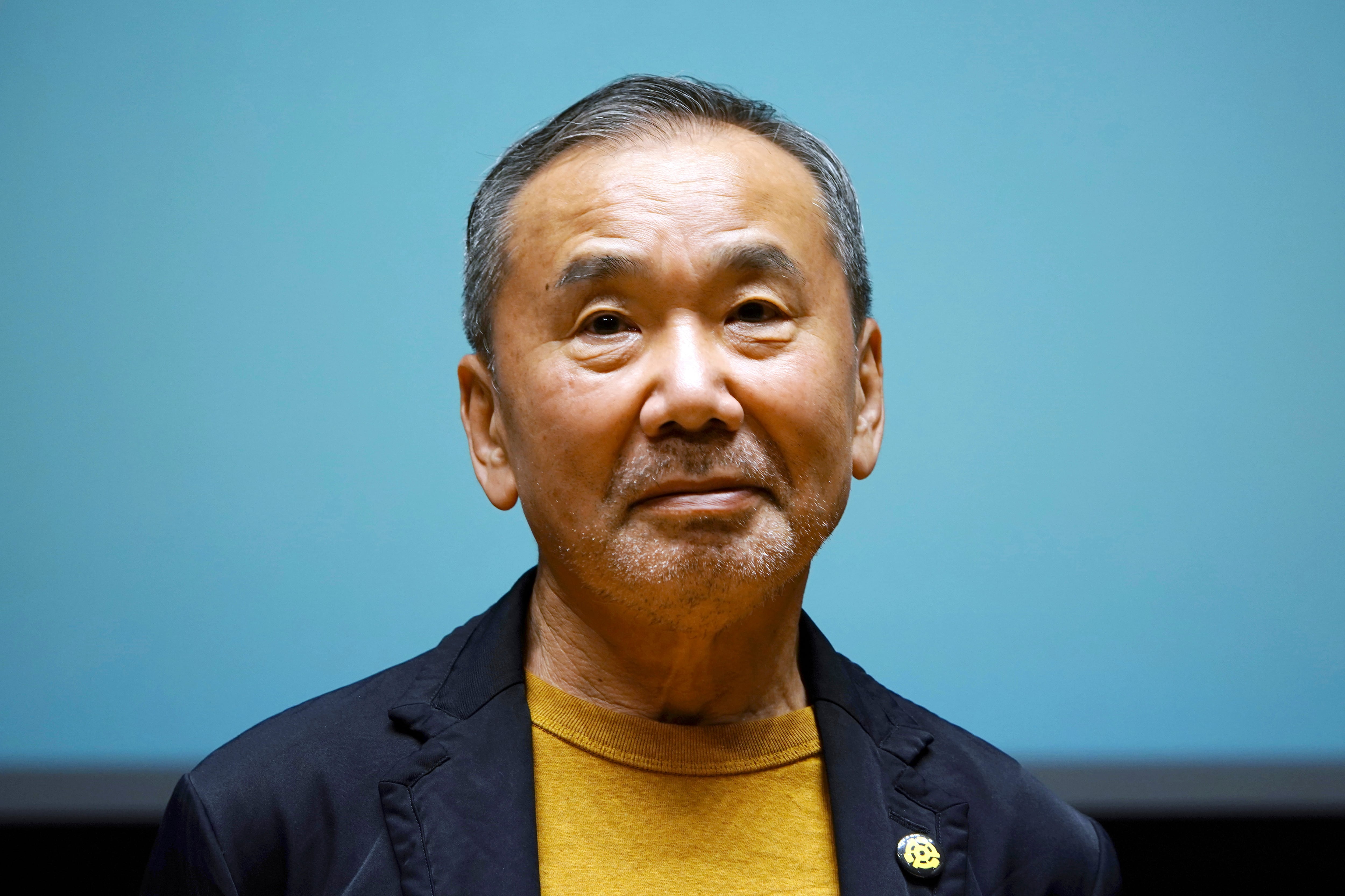 Haruki Murakami, homenajeado con dos premios a su trayectoria y un musical, en Nueva York (Foto AP/Eugene Hoshiko,archivo)