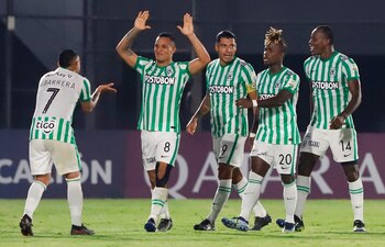 Jugadores de Nacional celebran al