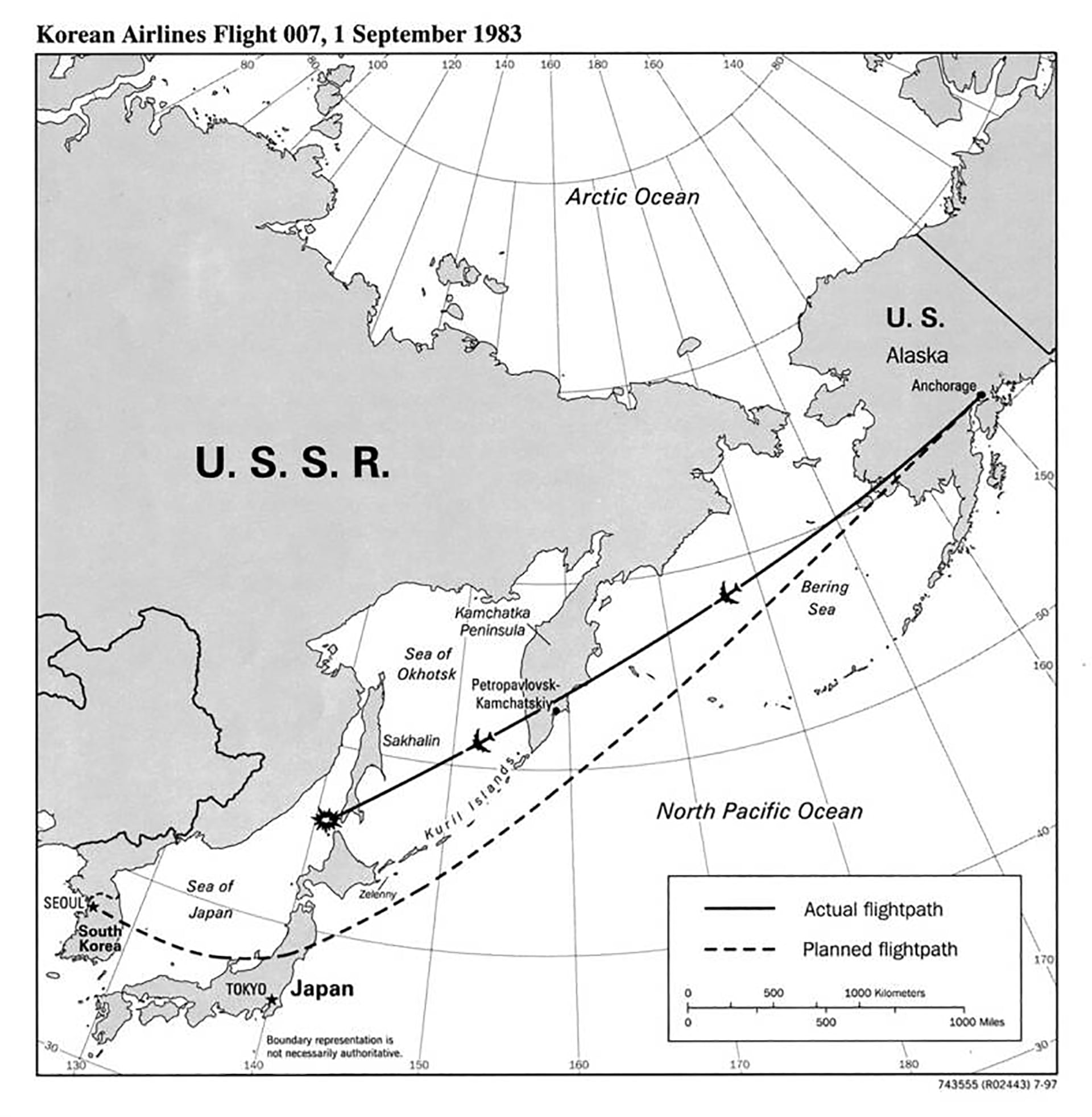Mapa que ilustra la trayectoria real y planeada del Vuelo 007 de Korean Air Lines el 1 de septiembre de 1983, mostrando su desvío hacia el espacio aéreo soviético y el lugar del incidente cerca de la isla de Sakhalin