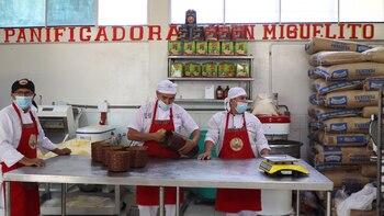 Internos del establecimiento penitenciario trabajan