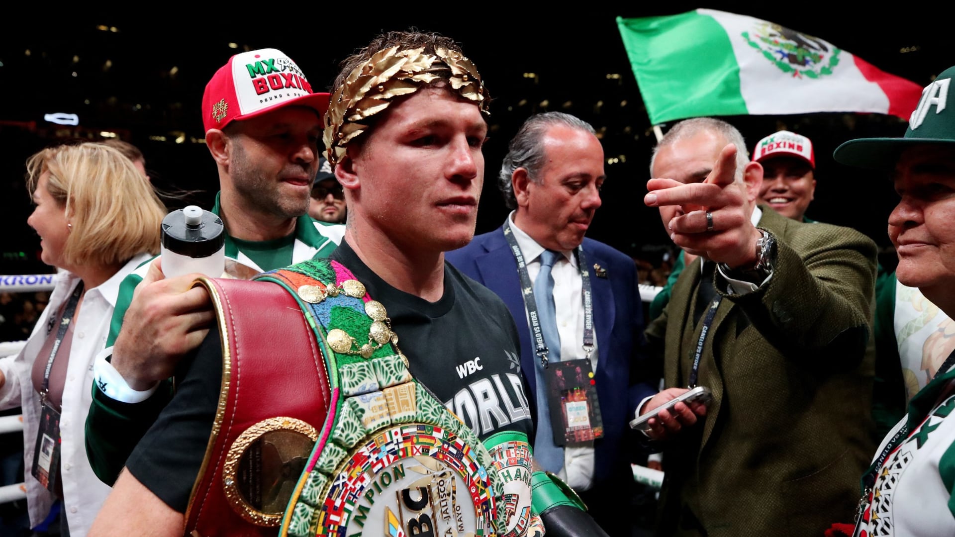 El boxeador difundió en redes sociales un comprobante para respaldar a la Selección Mexicana en el Clásico de Concacaf. REUTERS/Henry Romero
