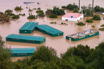 Naves inundadas en la localidad