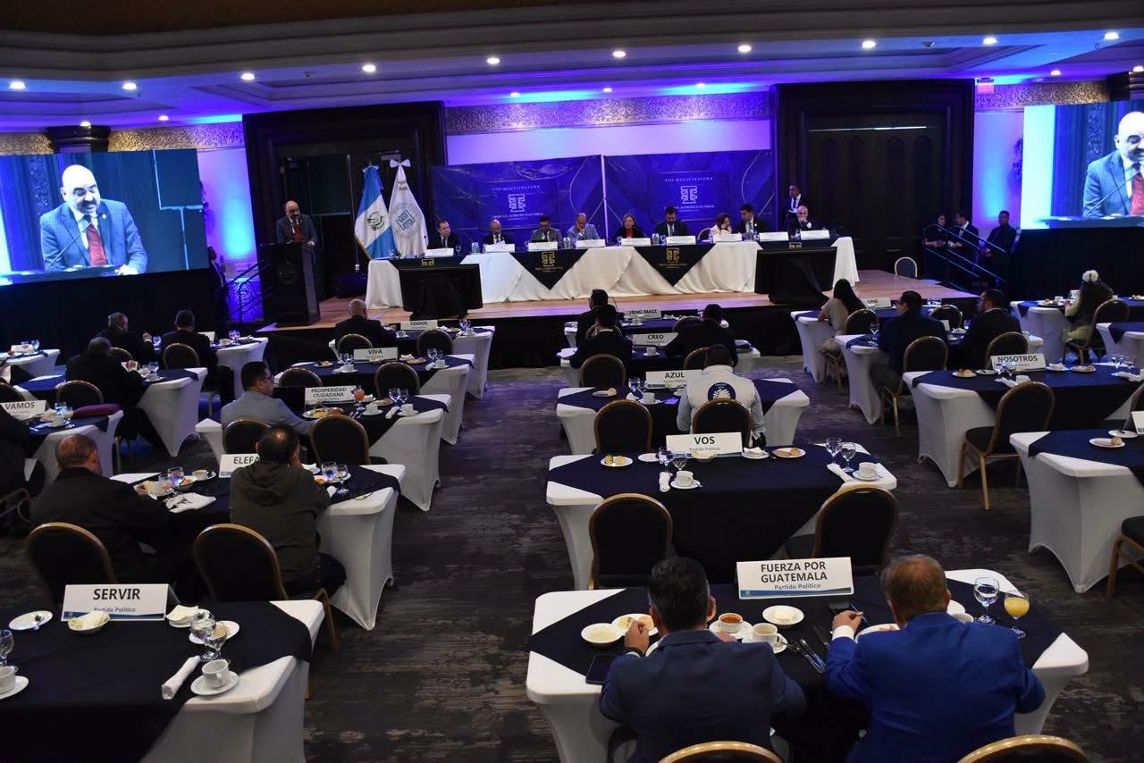 Los empleados públicos de Guatemala que aspiren a una alcaldía deben renunciar a sus cargos antes del 21 de octubre si ejercen en el municipio. (TSE Guatemala)
