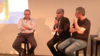 Feletti, flanqueado por Guillermo Moreno