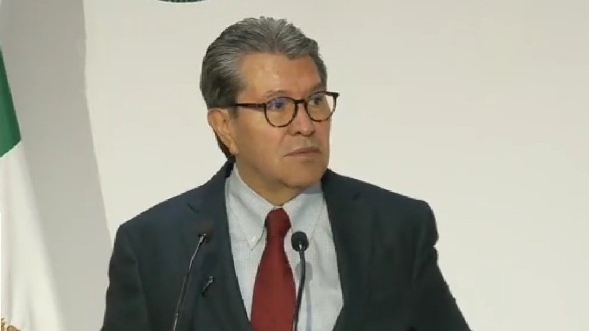 Monreal defiende a Sheinbaum y avala nuevas regulaciones a medios de comunicación