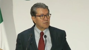 Monreal defiende a Sheinbaum y avala nuevas regulaciones a medios de comunicación