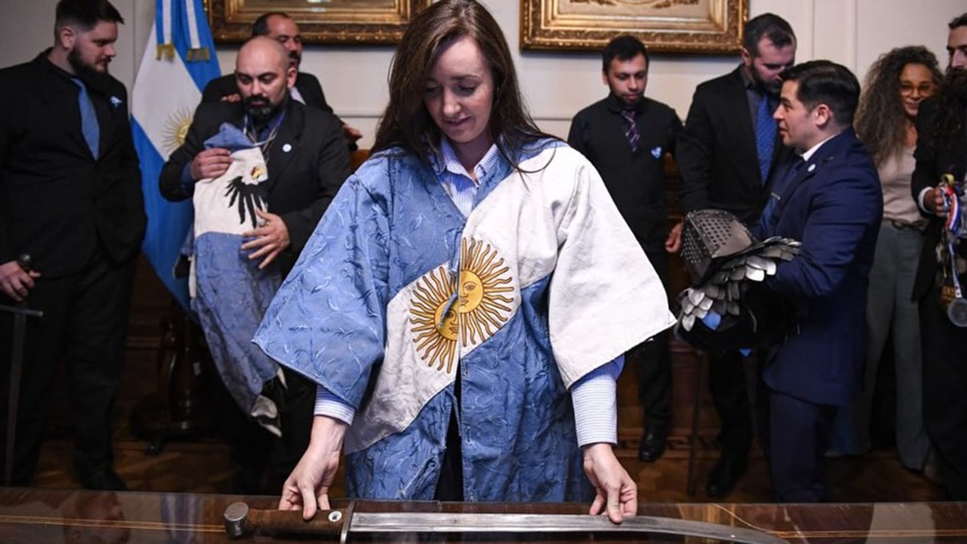 Los deportistas le mostraron a la Vicepresidenta sus medallas, escudos y espadas