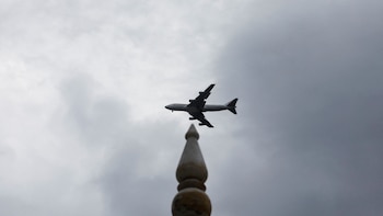 Desaparecieron cinco tripulantes a bordo de un avión de carga frente a la costa de Pakistán