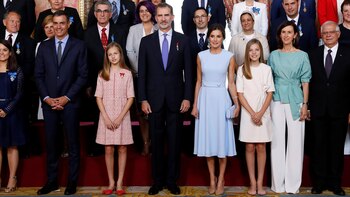 El rey Felipe VI, dola Letizia y la infanta Sofía estuvieron presentes en la premiación (Foto: EFE)