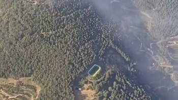 Medios del Infoex trabajan en la extinción de un incendio declarado en Tornavacas (Cáceres)