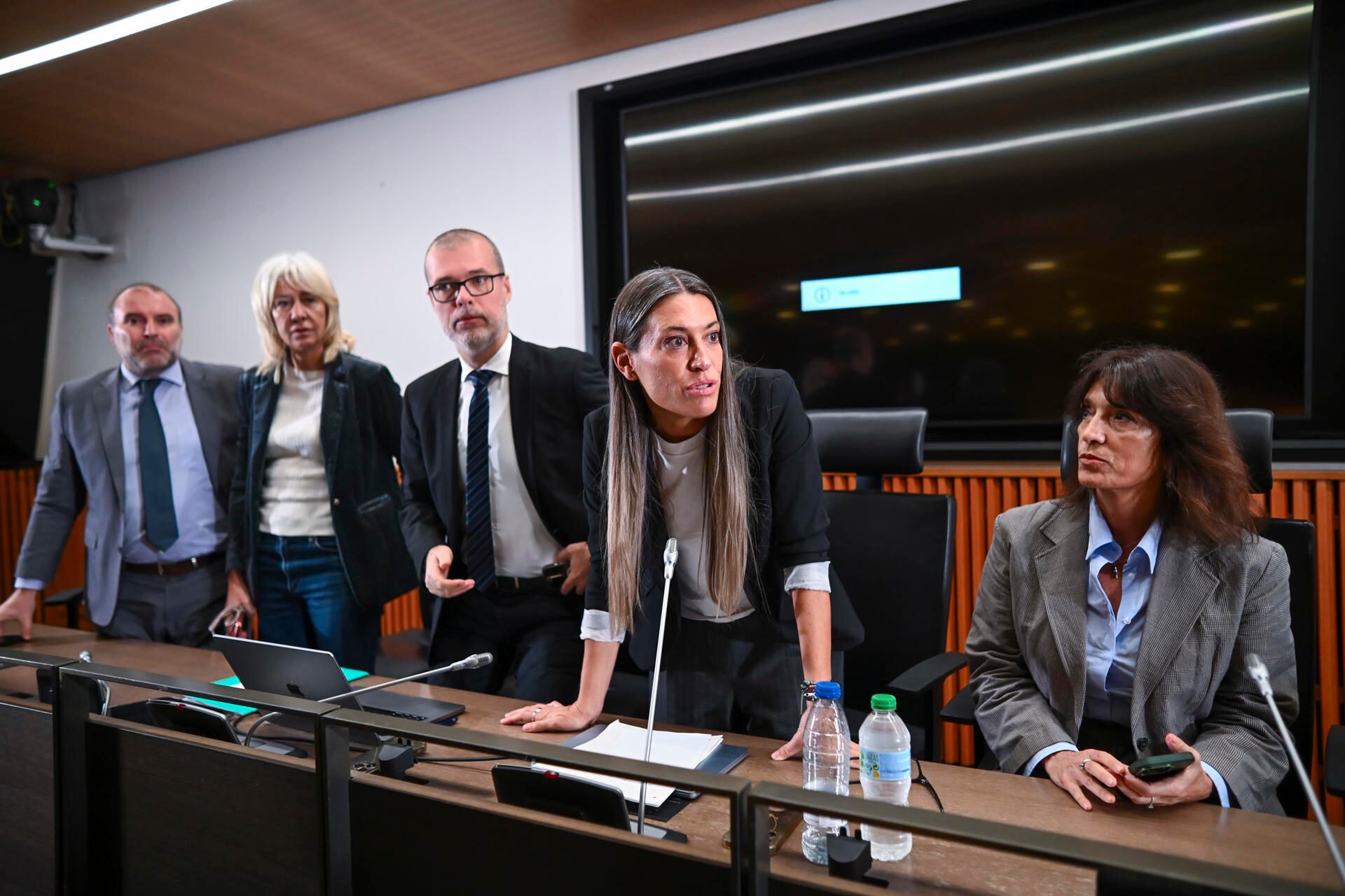 Junts rehúye de una censura a Sánchez, pero trata de asfixiar su legislatura: registra enmiendas a la totalidad a todas las leyes del Gobierno