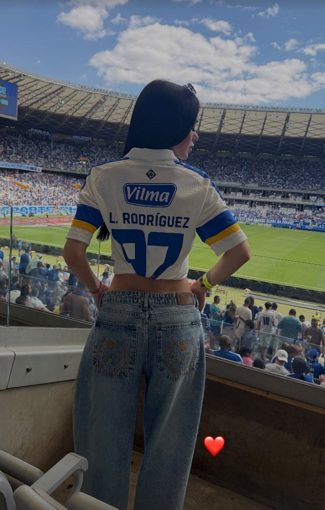 Ciavaglia compartió unas fotos posando con la remera de su novio