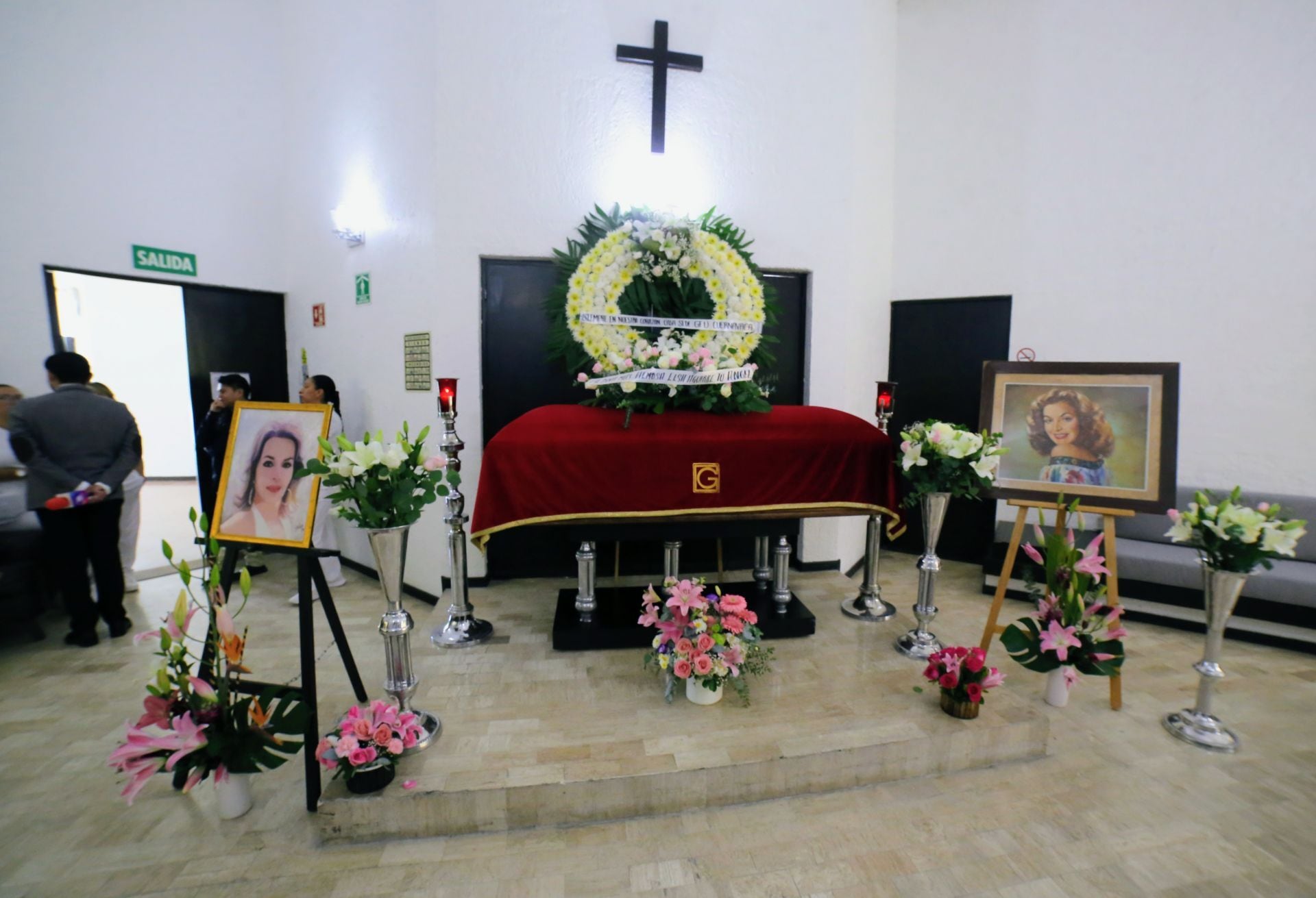 Así fue el funeral de Elsa Aguirre: junto a sus enfermeras y rodeada de flores dignas de una diva