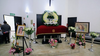 Así fue el funeral de Elsa Aguirre: junto a sus enfermeras y rodeada de flores dignas de una diva