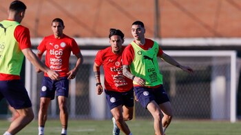 Miguel Almirón destacando en los