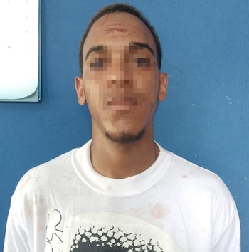 La Policía Nacional arrestó en flagrancia a Keifri Carrasco en Rincón, La Vega, por una agresión contra una mujer y su hija menor de edad./ (Redes Diego Pesqueira)