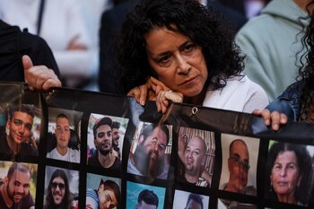 Se prevén otras congregaciones en Tel Aviv y Nir Oz, un kibutz donde una treintena de habitantes murieron y más de 70 fueron tomados rehenes (REUTERS/Ronen Zvulun)