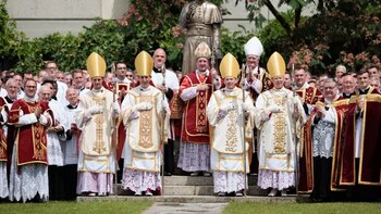El cisma en la Iglesia se confirma: el Vaticano excomulga a los obispos lefebvrianos nombrados sin autorización del papa